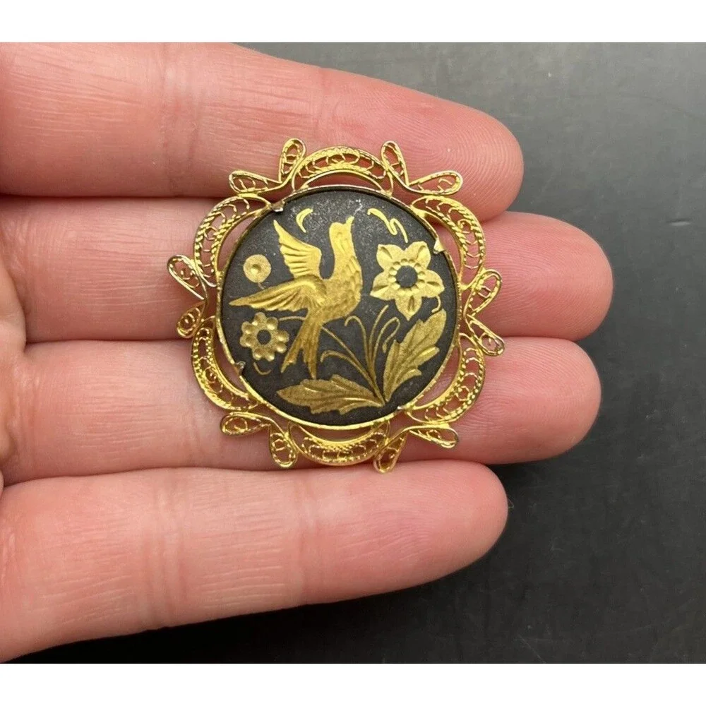Vintage Damascene Bird Brooch Pin Filigree Border Gold Tone Floral Round